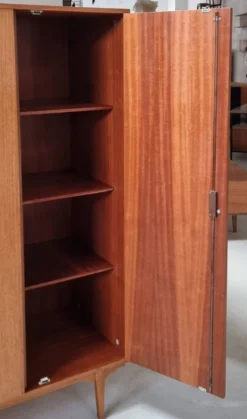 Armoire du milieu du siècle