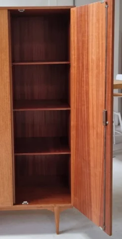 Armoire du milieu du siècle