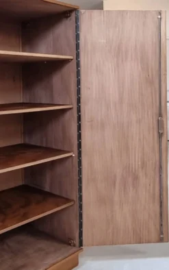 Armoire du milieu du siècle