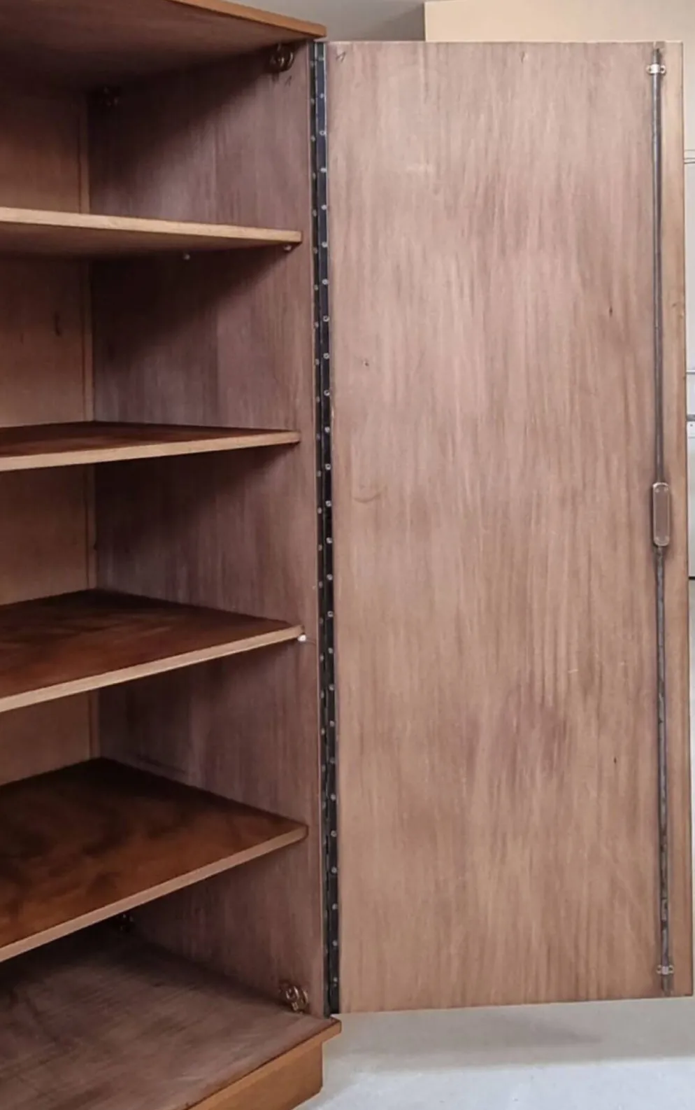 Armoire du milieu du siècle
