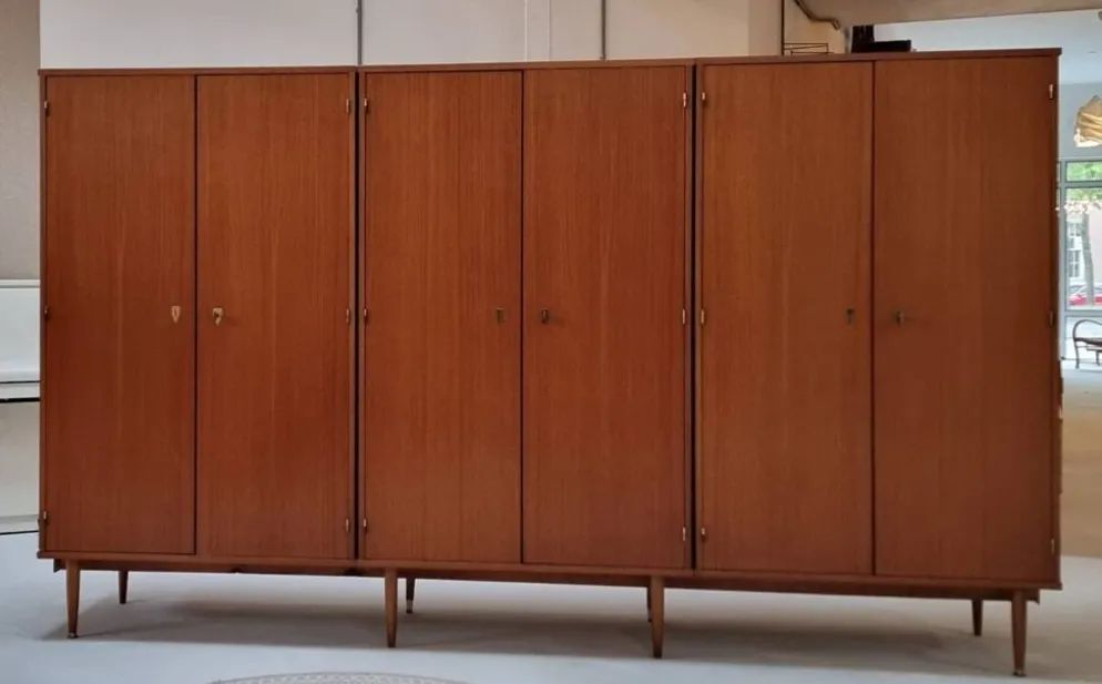 Armoire du milieu du siècle
