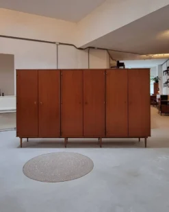 Armoire du milieu du siècle