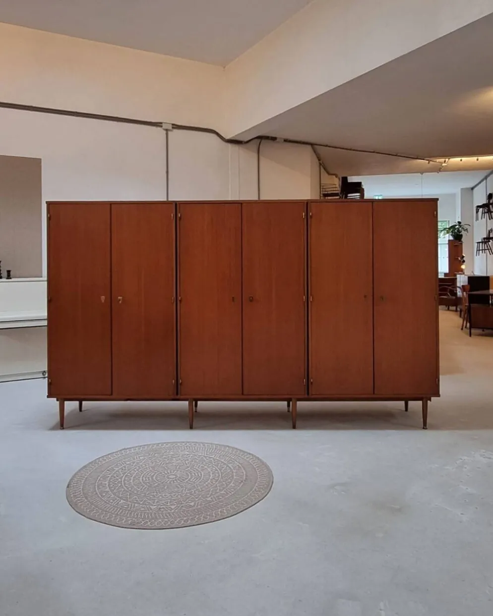 Armoire du milieu du siècle