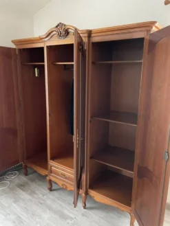 Armoire en bois
