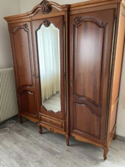 Armoire en bois