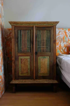 Armoire en bois de style colonial indonésien