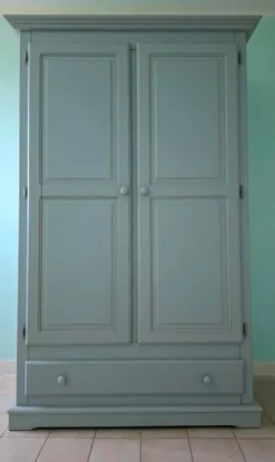 Armoire en bois gris