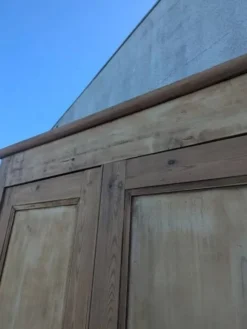 Armoire en bois naturel