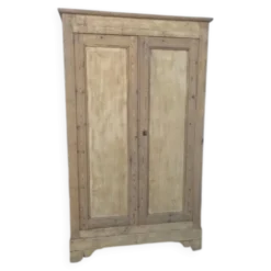 Armoire en bois naturel