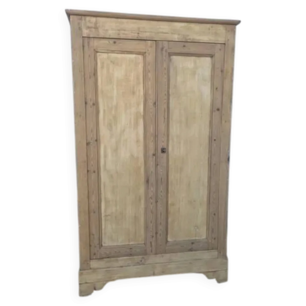Armoire en bois naturel