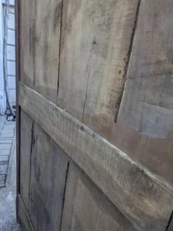 Armoire en bois naturel