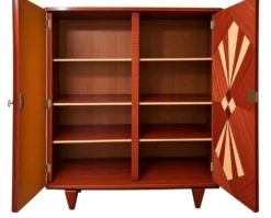 Armoire en bois verni et marquetterie