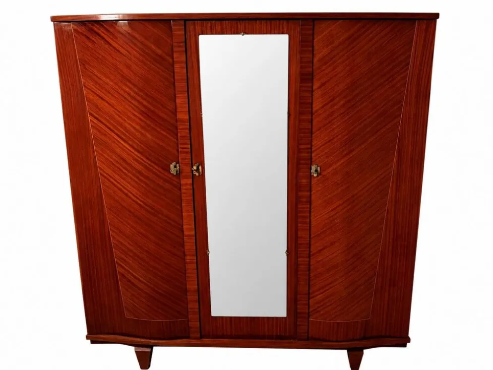 Armoire en bois verni et marquetterie