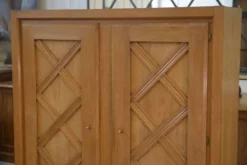 Armoire en chêne blond à motif géométrique en croisillons 1940’s
