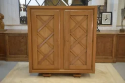 Armoire en chêne blond à motif géométrique en croisillons 1940’s