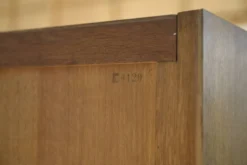 Armoire en chêne blond à motif géométrique en croisillons 1940’s