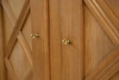 Armoire en chêne blond à motif géométrique en croisillons 1940’s