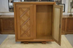 Armoire en chêne blond à motif géométrique en croisillons 1940’s