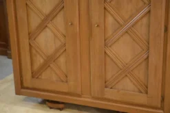 Armoire en chêne blond à motif géométrique en croisillons 1940’s