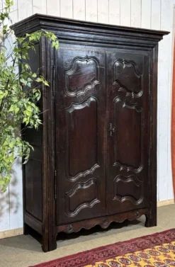 Armoire en chêne du 18ème siècle