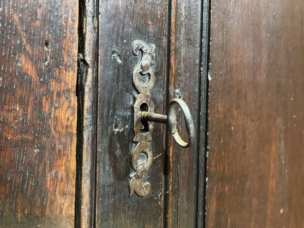 Armoire en chêne du 18ème siècle