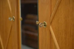 Armoire en chêne glace Saint-Gobain 1960’s
