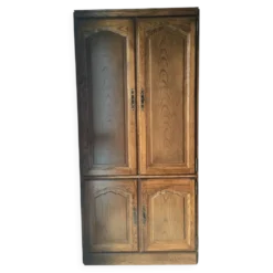 Armoire en chêne massif, quatre portes avec clefs