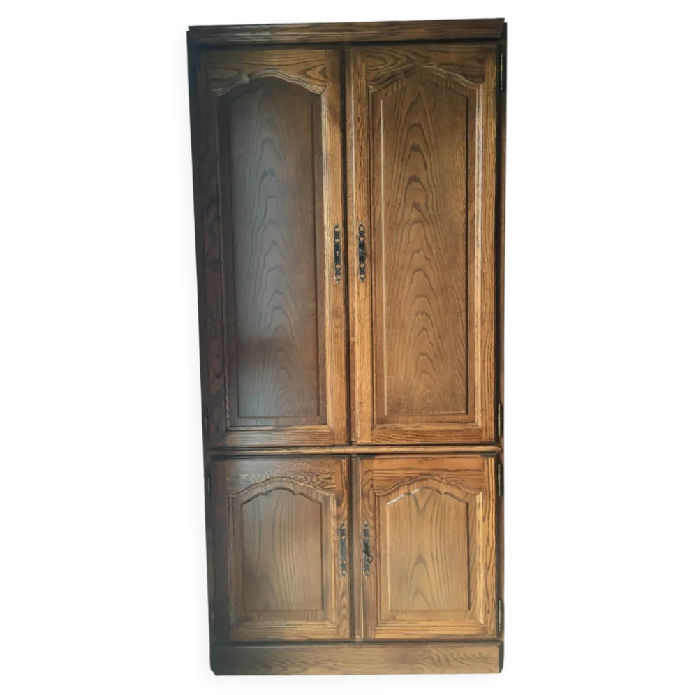 Armoire en chêne massif, quatre portes avec clefs