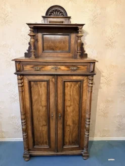 Armoire en noyer antique Napoléon III – 19e siècle