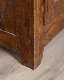 Armoire en noyer piémontaise classique du début du XVIIIe siècle
