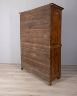Armoire en noyer piémontaise classique du début du XVIIIe siècle