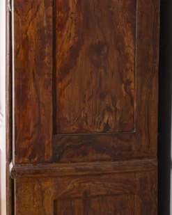 Armoire en noyer piémontaise classique du début du XVIIIe siècle
