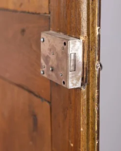 Armoire en noyer piémontaise classique du début du XVIIIe siècle