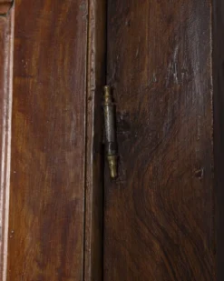 Armoire en noyer piémontaise classique du début du XVIIIe siècle