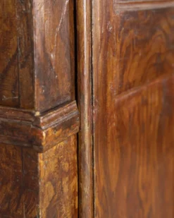 Armoire en noyer piémontaise classique du début du XVIIIe siècle