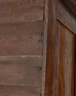 Armoire en noyer piémontaise classique du début du XVIIIe siècle