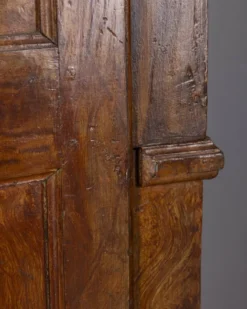 Armoire en noyer piémontaise classique du début du XVIIIe siècle