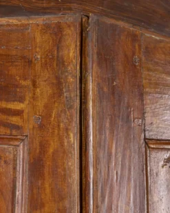Armoire en noyer piémontaise classique du début du XVIIIe siècle
