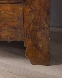 Armoire en noyer piémontaise classique du début du XVIIIe siècle