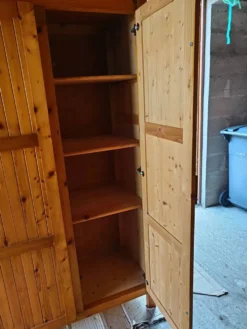 Armoire en pin