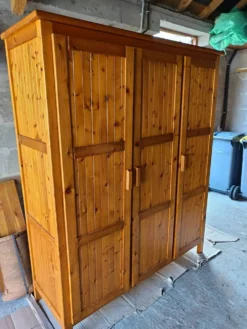 Armoire en pin
