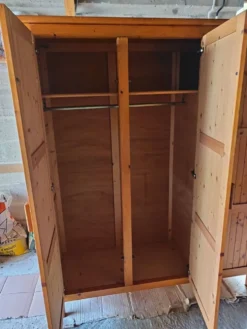 Armoire en pin