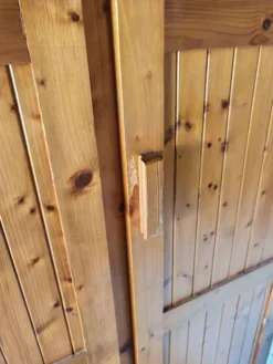 Armoire en pin