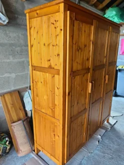 Armoire en pin