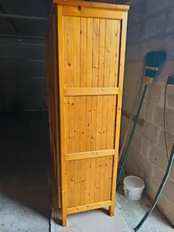 Armoire en pin