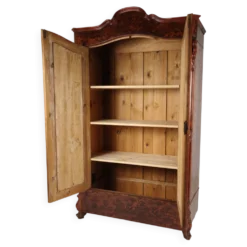Armoire en pin du 19ème siècle avec placage en flamme