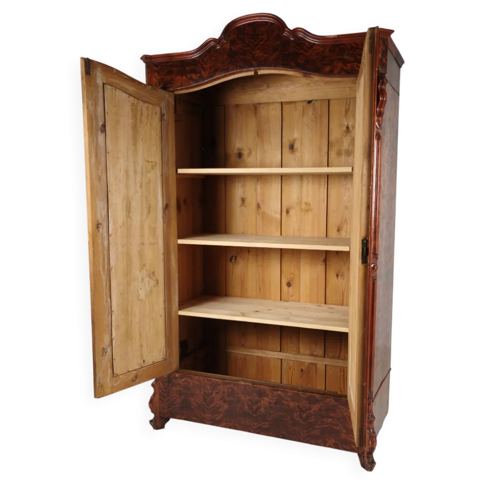 Armoire en pin du 19ème siècle avec placage en flamme