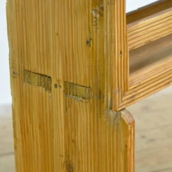Armoire en pin, vers 1930