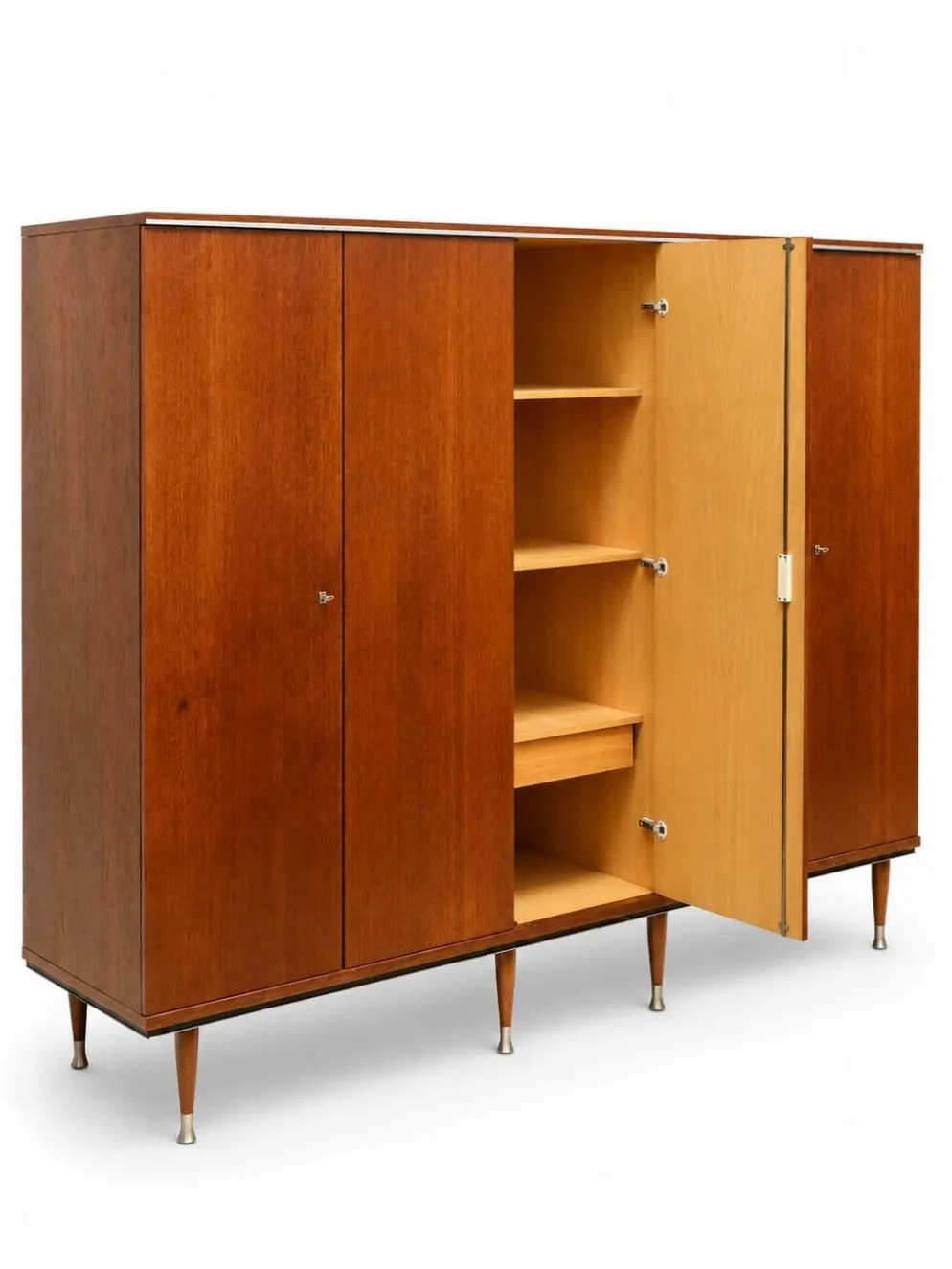 Armoire en teck avec 5 portes, tringle et étagères.