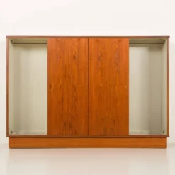 Armoire en teck danoise grande des années 1960.